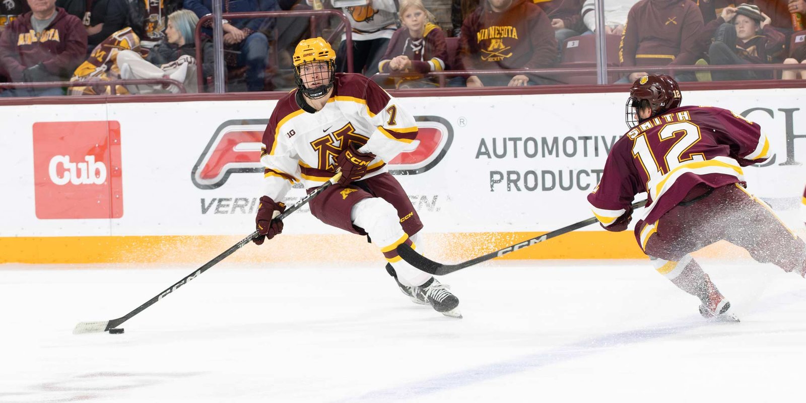 Gophers, Bulldogs Skate to Thrilling 3-3 Tie