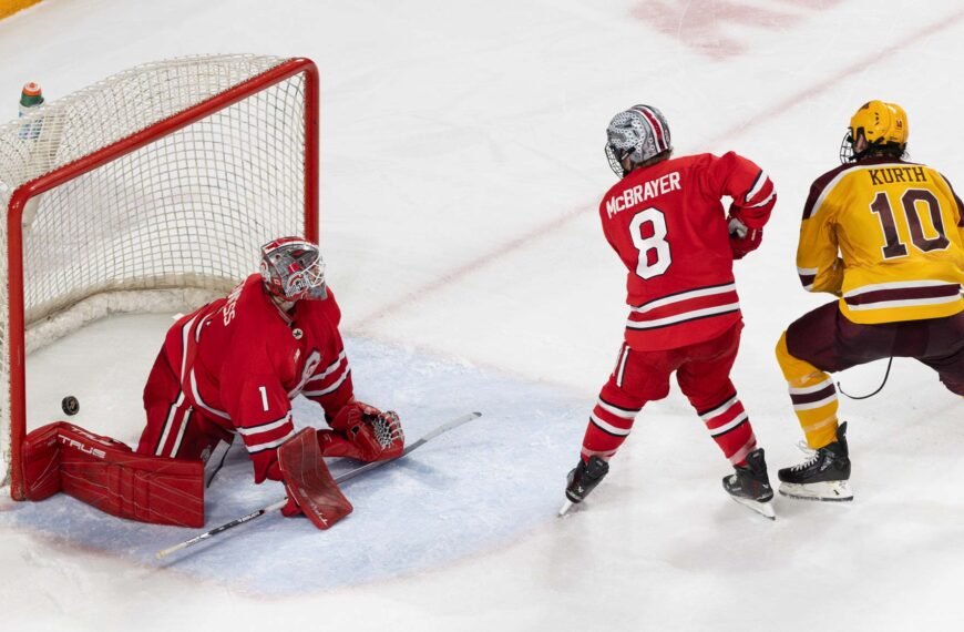 Connor Kurth spins and scores Minnesota's 4th goal.