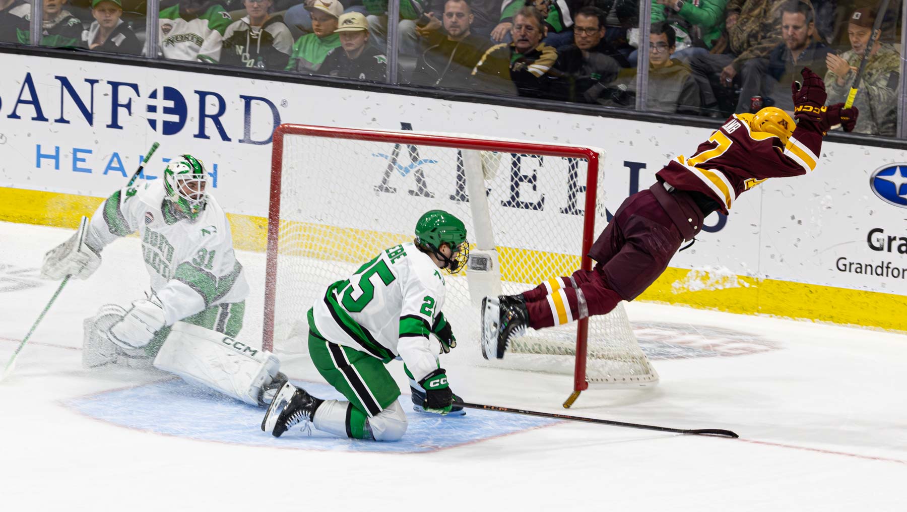 Third Period Burst Gives Gophers Saturday Split